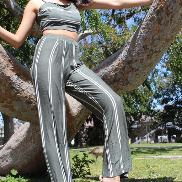 🚨END OF SUMMER SALE// olive green 2 piece set - Picture 4 of 8